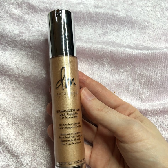 Danessa Myricks Beauty Illuminating Veil Liquid Highlighter for face and body - Picture 6 of 8